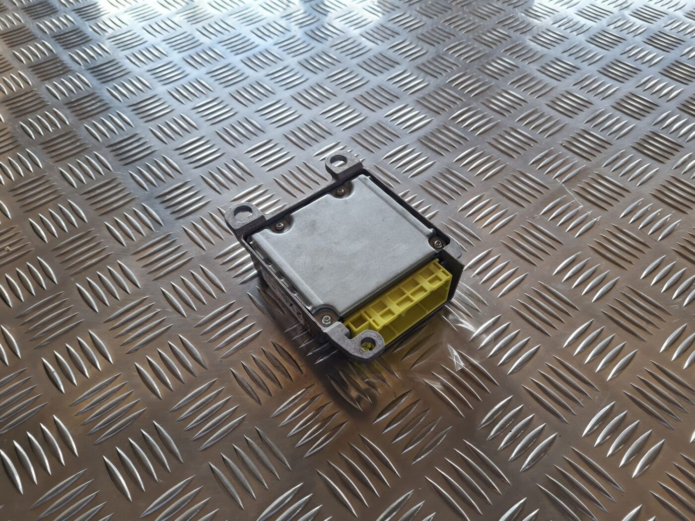 Drošības spilvena vadības bloks priekš TOYOTA AVENSIS 2007 3 Drošības spilvena vadības bloks priekš TOYOTA AVENSIS 2007