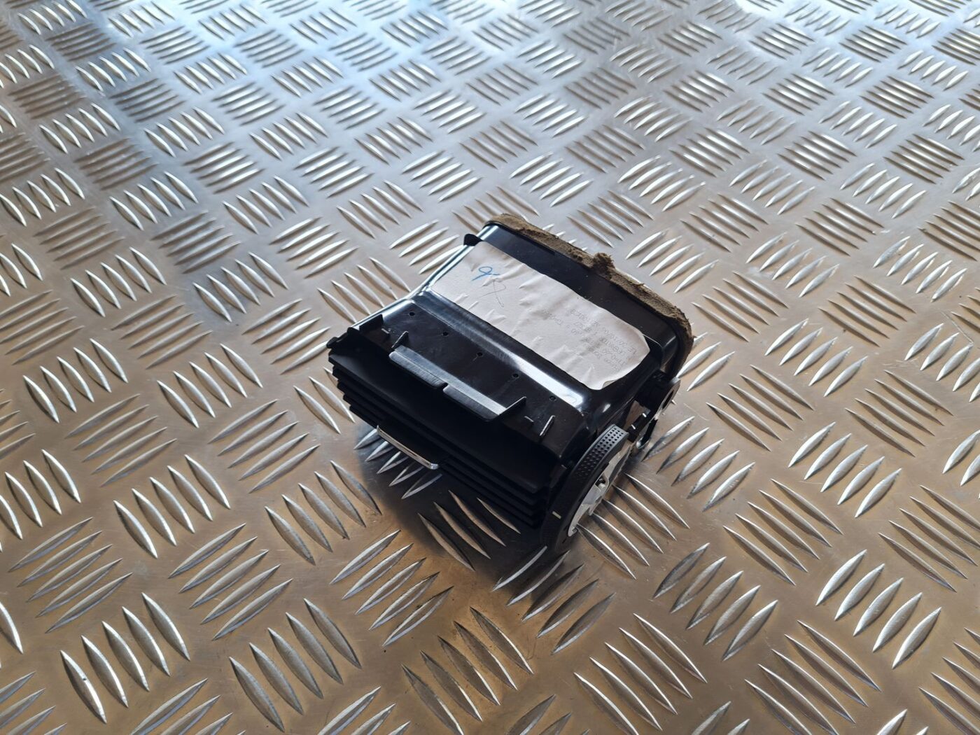 Mērinstrumentu paneļa gaisa vads, centrā priekš TOYOTA AVENSIS 2007 2 Mērinstrumentu paneļa gaisa vads, centrā priekš TOYOTA AVENSIS 2007