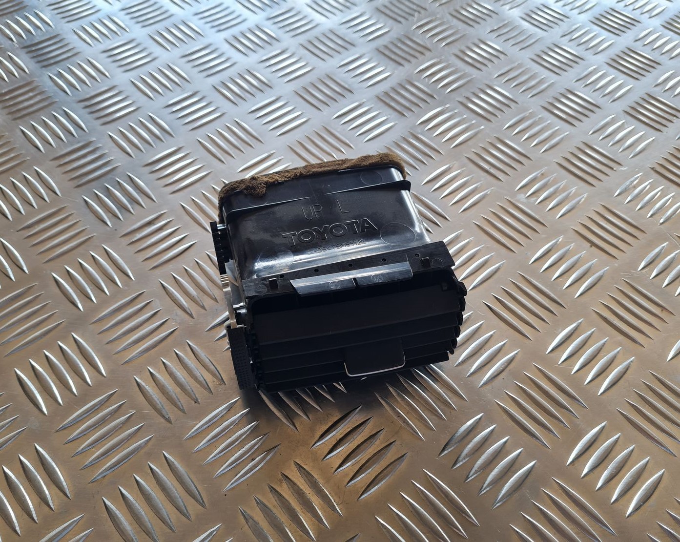 Mērinstrumentu paneļa gaisa vads, centrā priekš TOYOTA AVENSIS 2007 4 Mērinstrumentu paneļa gaisa vads, centrā priekš TOYOTA AVENSIS 2007