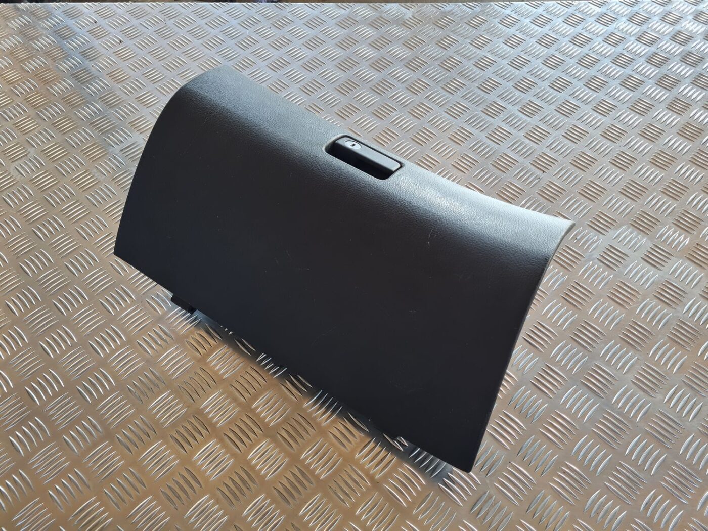 Mantu glabāšanas nodalījums pasažiera pusē priekš TOYOTA AVENSIS 2007 1 Mantu glabāšanas nodalījums pasažiera pusē priekš TOYOTA AVENSIS 2007