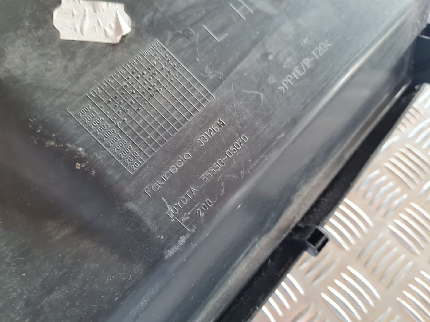 Mantu glabāšanas nodalījums pasažiera pusē priekš TOYOTA AVENSIS 2007 3 Mantu glabāšanas nodalījums pasažiera pusē priekš TOYOTA AVENSIS 2007