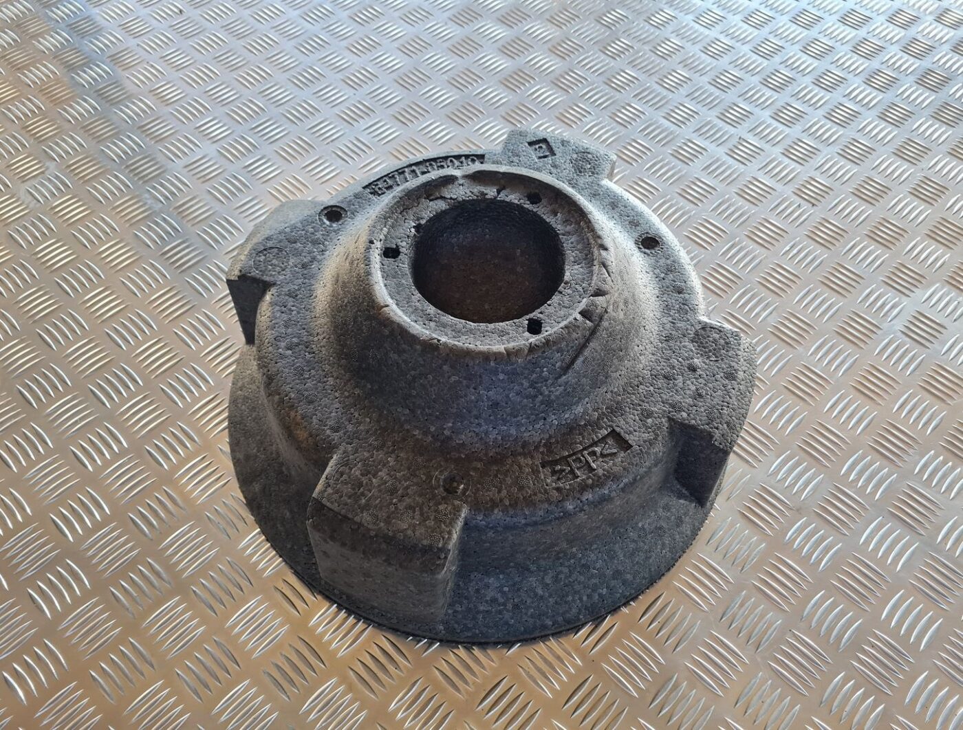 Bagāžnieka nodalījuma instrumentu ieliktnis priekš TOYOTA AVENSIS 2007 2 Bagāžnieka nodalījuma instrumentu ieliktnis priekš TOYOTA AVENSIS 2007