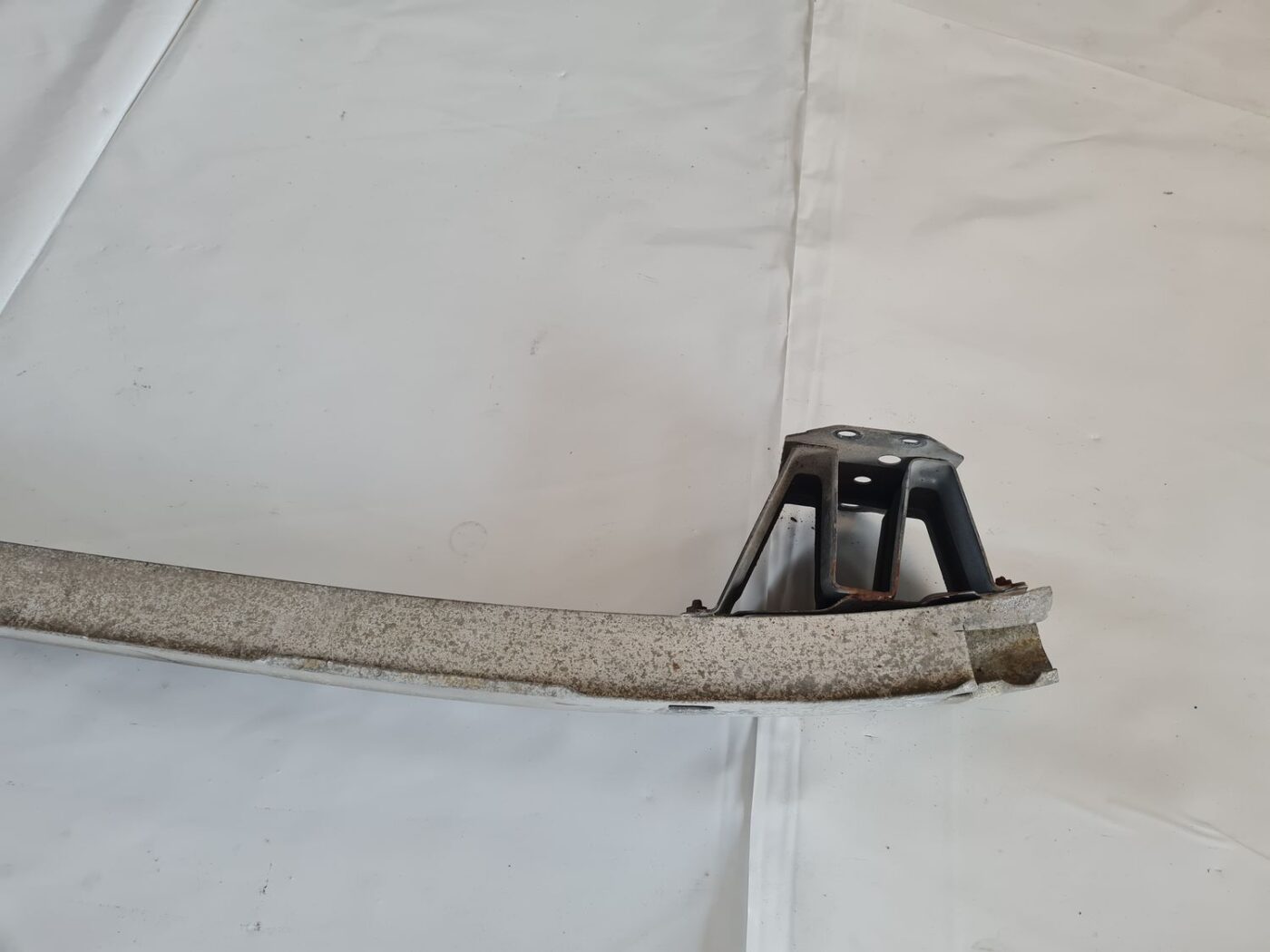 Aizmugurējā bufera pastiprinātājs priekš TOYOTA AVENSIS 2007 3 Aizmugurējā bufera pastiprinātājs priekš TOYOTA AVENSIS 2007