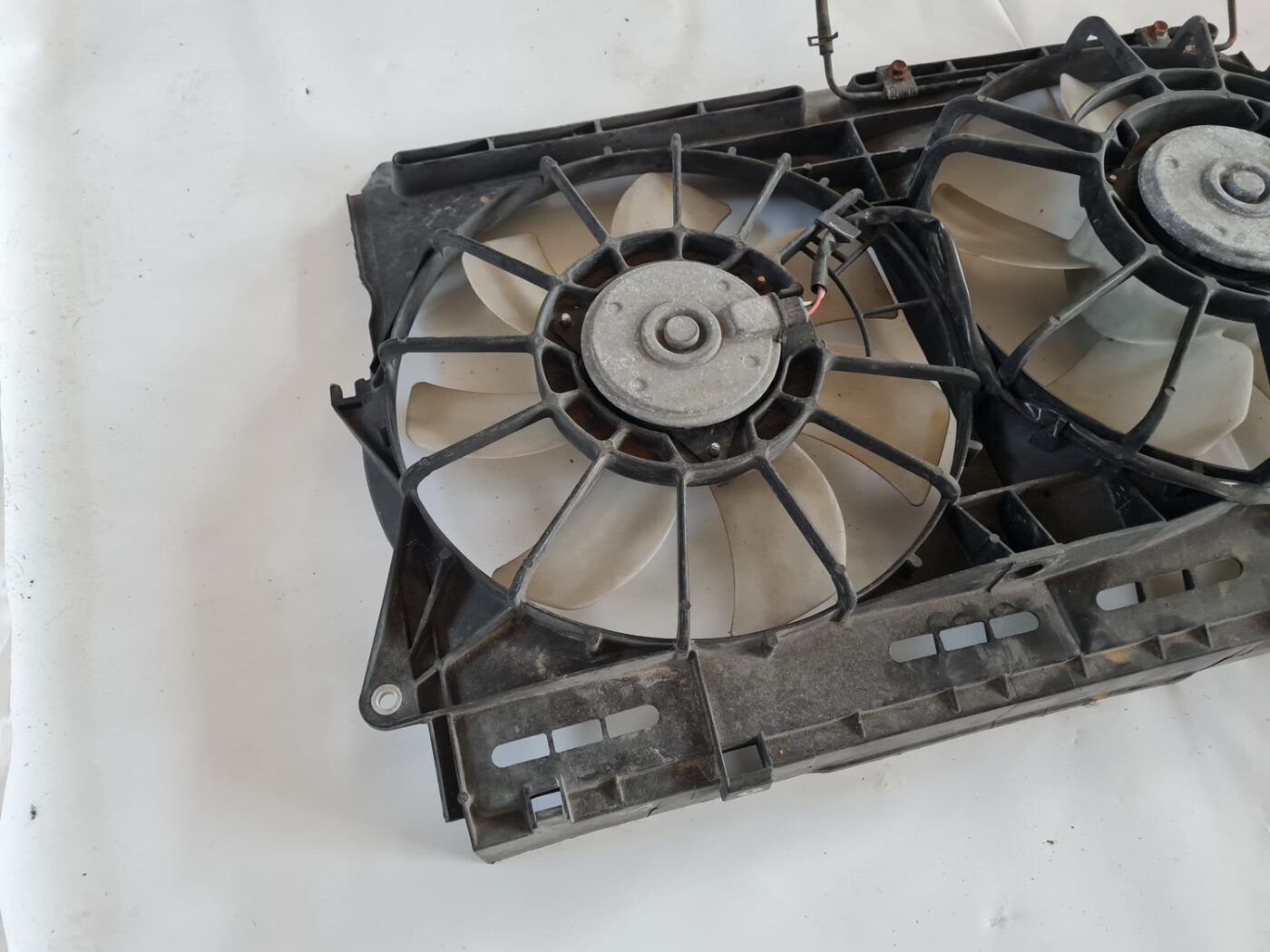 Dzesēšanas radiatora ventilators priekš TOYOTA AVENSIS 2007 4 Dzesēšanas radiatora ventilators priekš TOYOTA AVENSIS 2007