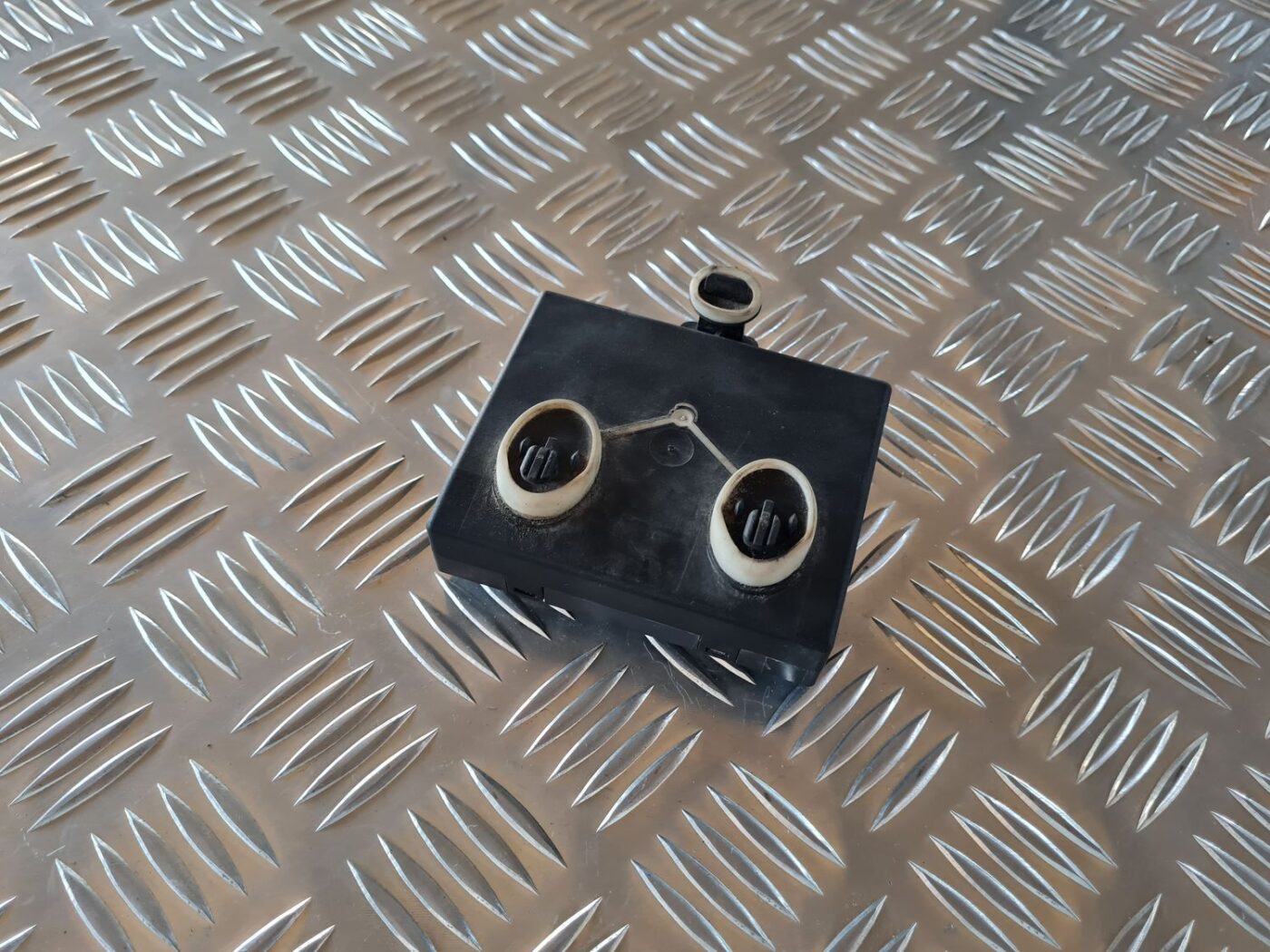 Priekšējo kreiso durvju vadības bloks priekš AUDI A6 AVANT 2006 S-LINE 3 Priekšējo kreiso durvju vadības bloks priekš AUDI A6 AVANT 2006 S-LINE