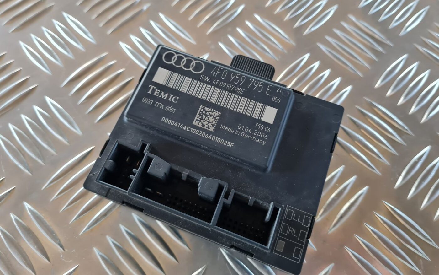 Aizmugurējo kreiso durvju vadības bloks priekš AUDI A6 AVANT 2006 S-LINE 2 Aizmugurējo kreiso durvju vadības bloks priekš AUDI A6 AVANT 2006 S-LINE