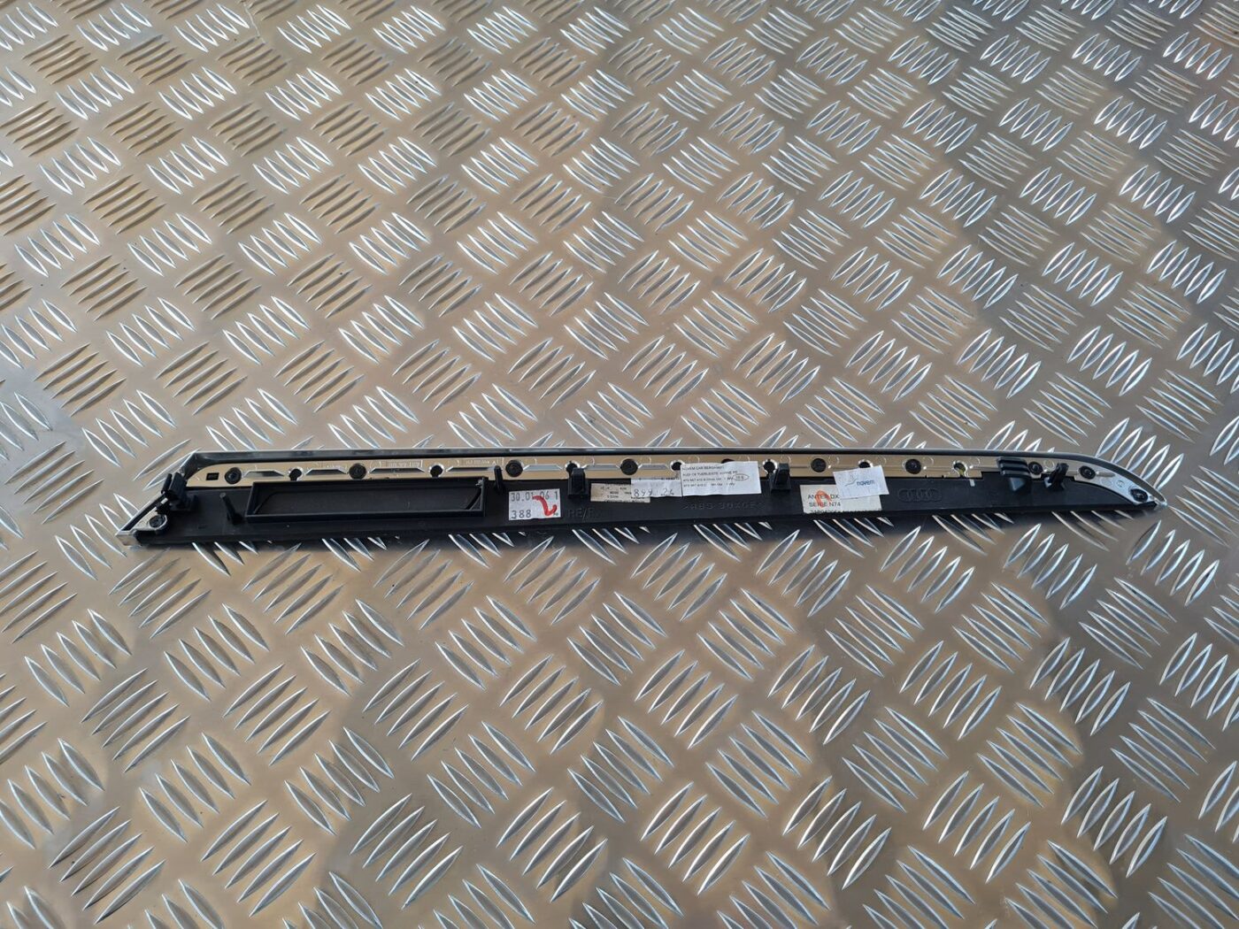 Durvju apdares uzlika priekš AUDI A6 AVANT 2006 S-LINE 2 Durvju apdares uzlika priekš AUDI A6 AVANT 2006 S-LINE