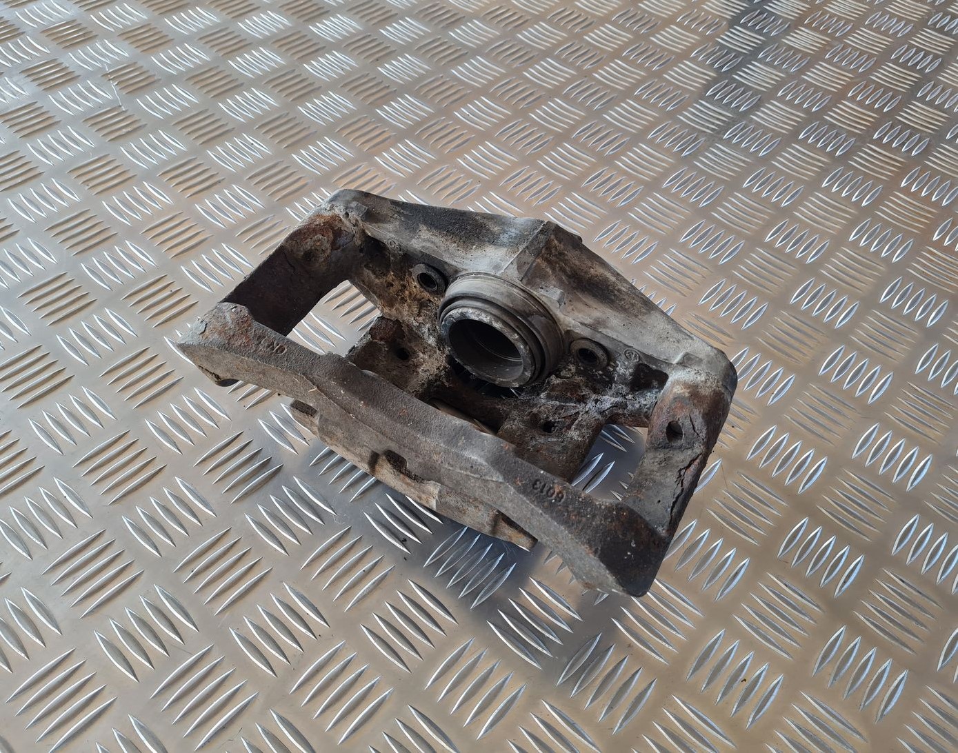 Priekšējais labais suports priekš AUDI A6 AVANT 2006 S-LINE 4 Priekšējais labais suports priekš AUDI A6 AVANT 2006 S-LINE