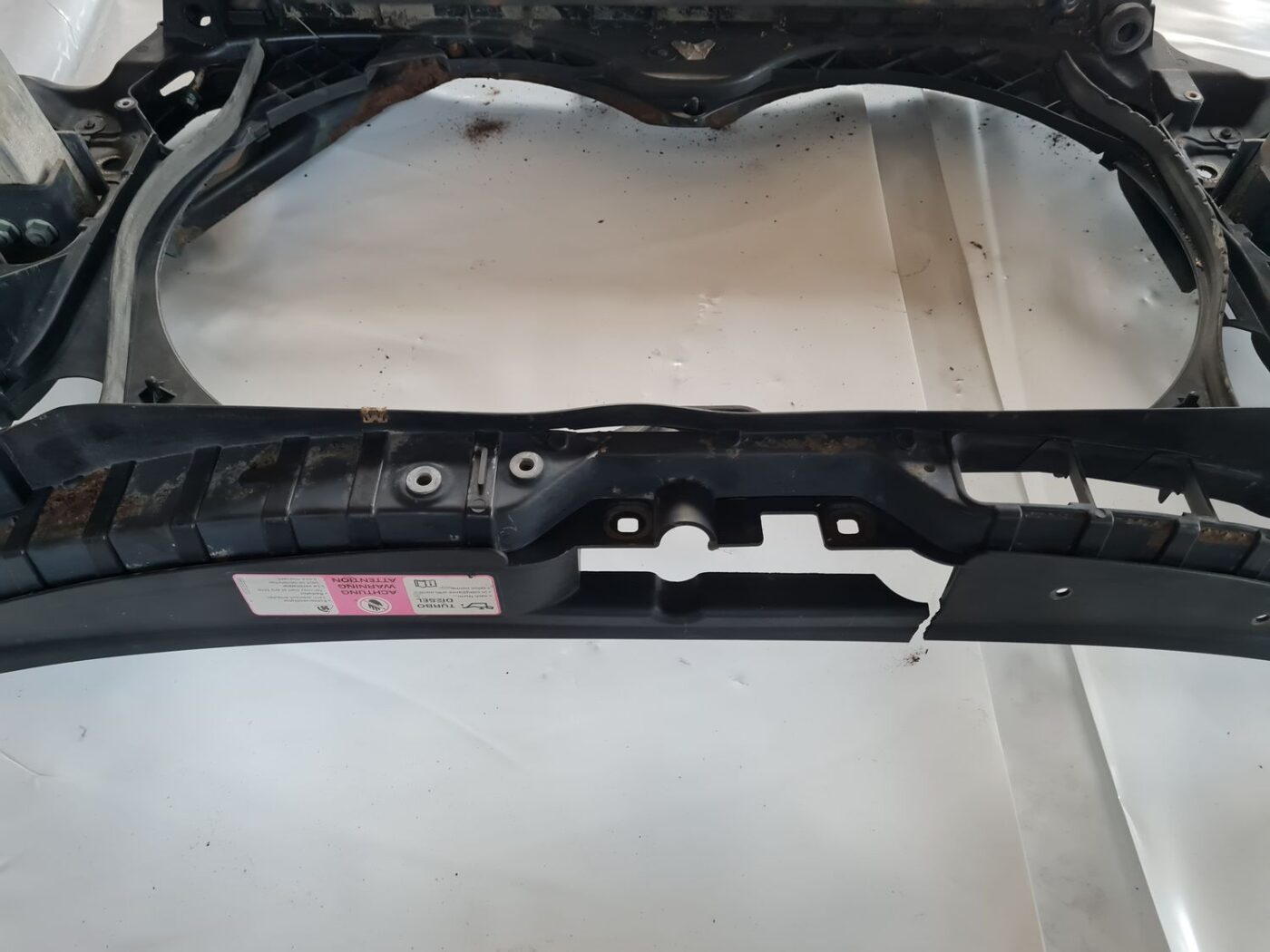 Priekšējā radiatora rāmis priekš AUDI A6 AVANT 2006 S-LINE 7 Priekšējā radiatora rāmis priekš AUDI A6 AVANT 2006 S-LINE