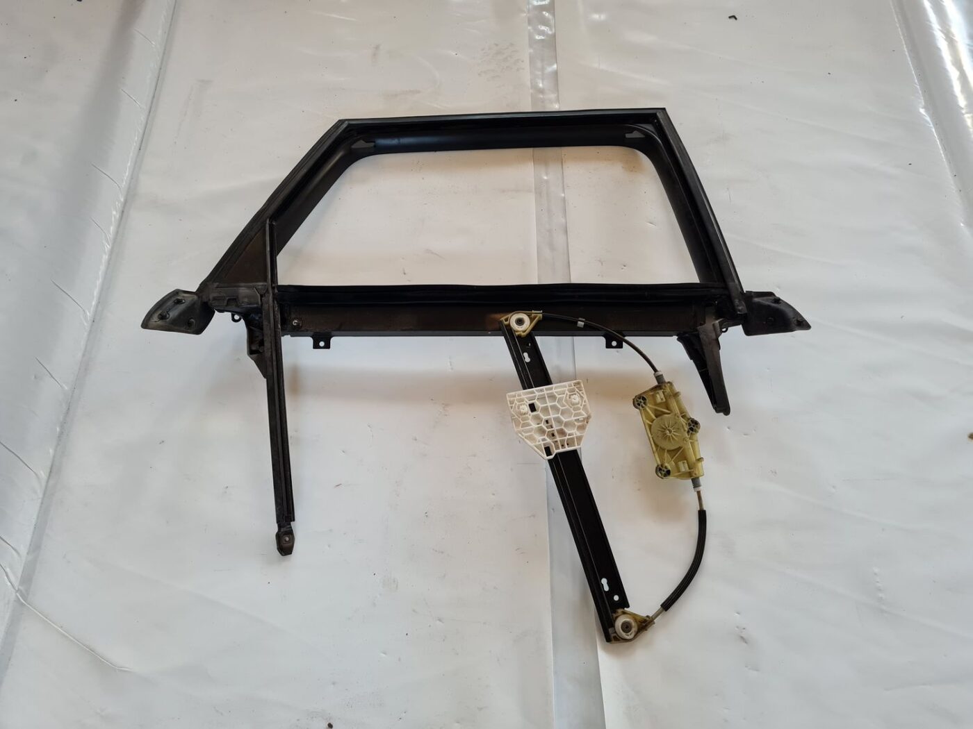 Durvju rāmis priekš AUDI A6 AVANT 2006 S-LINE 1 Durvju rāmis priekš AUDI A6 AVANT 2006 S-LINE