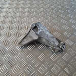 Dzinēja kronšteins priekš AUDI A4 2000 AVANT