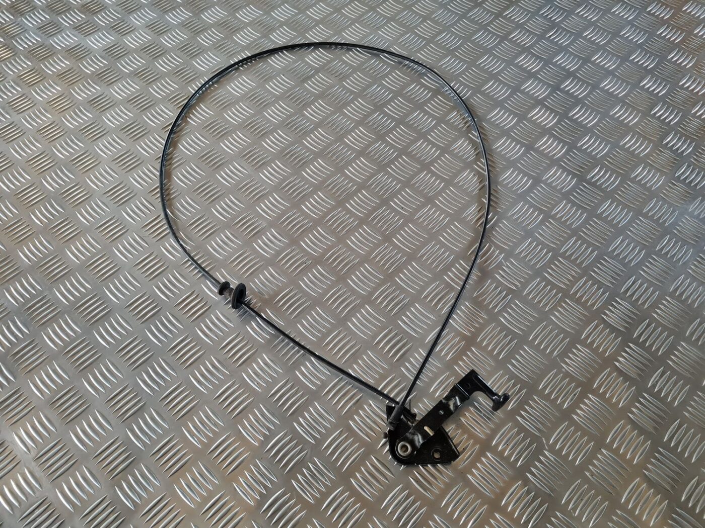 Pārsega atveršanas rokturis salonā priekš AUDI A4 2000 AVANT 1 Pārsega atveršanas rokturis salonā priekš AUDI A4 2000 AVANT