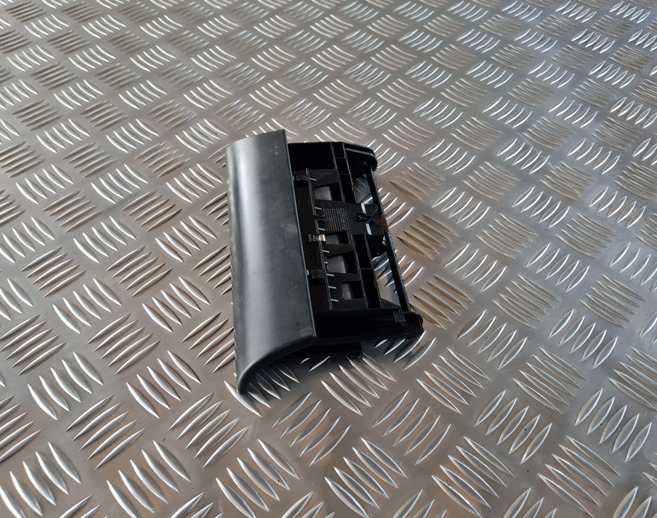 Pelnu trauks priekš AUDI A4 2000 AVANT 2 Pelnu trauks priekš AUDI A4 2000 AVANT