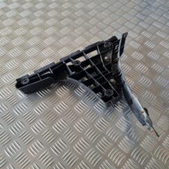 Aizmugurējā spārna un bufera stiprinājums priekš AUDI A4 2000 AVANT