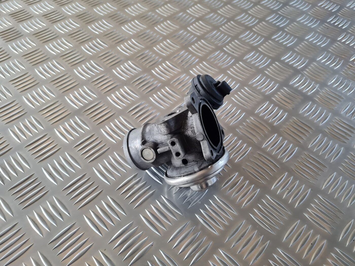 EGR vārsts priekš AUDI A4 2000 AVANT 4 EGR vārsts priekš AUDI A4 2000 AVANT