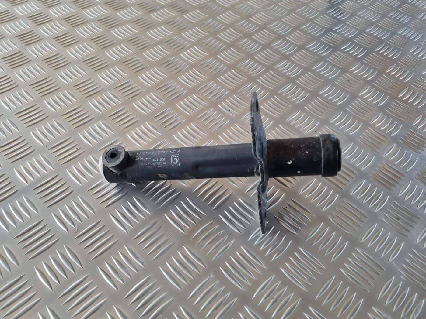 Priekšēja bufera kronšteins priekš AUDI A4 2000 AVANT 1 Priekšēja bufera kronšteins priekš AUDI A4 2000 AVANT