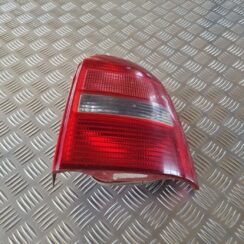 Aizmugurējais labais lukturis priekš AUDI A4 2000 AVANT