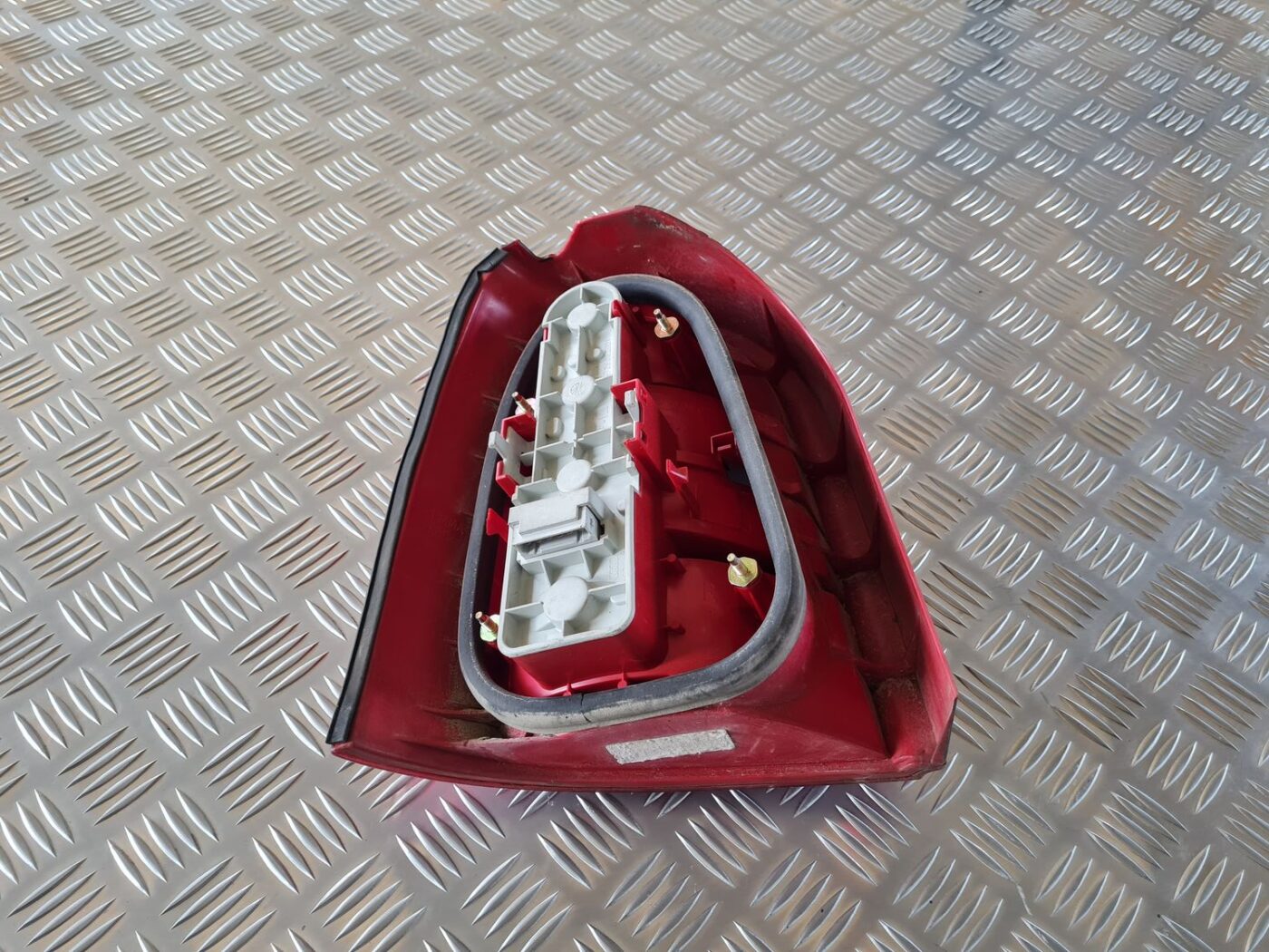 Aizmugurējais labais lukturis priekš AUDI A4 2000 AVANT 3 Aizmugurējais labais lukturis priekš AUDI A4 2000 AVANT