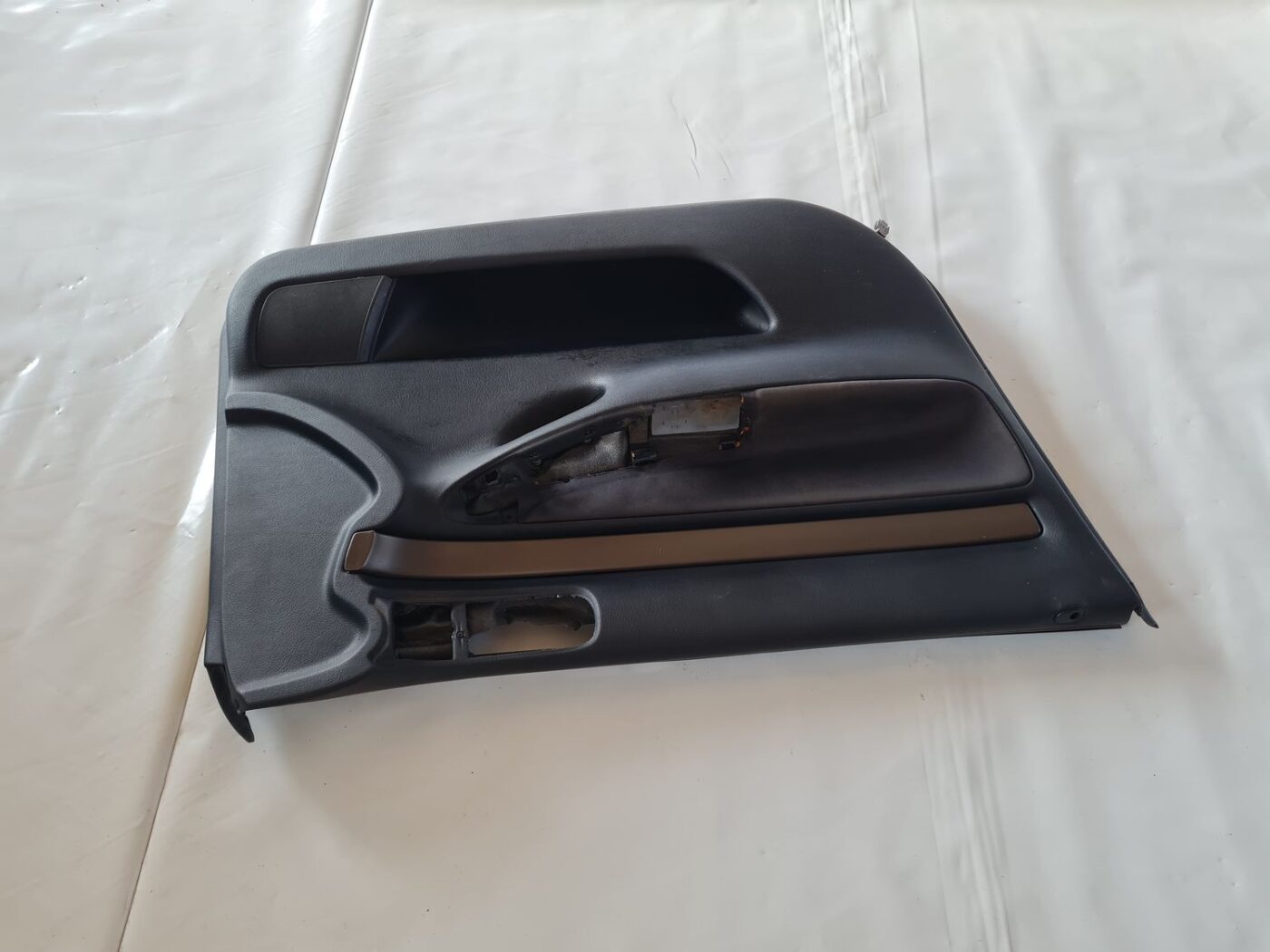 Priekšējo kreiso durvju apdare priekš AUDI A4 2000 AVANT 4 Priekšējo kreiso durvju apdare priekš AUDI A4 2000 AVANT