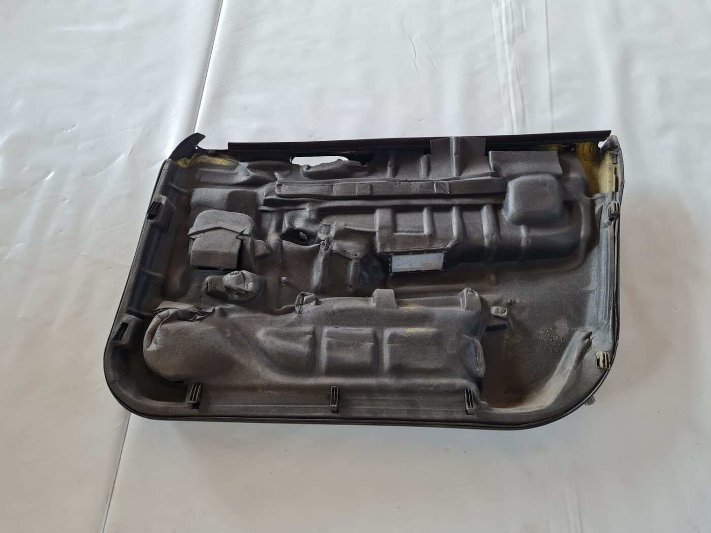 Priekšējo kreiso durvju apdare priekš AUDI A4 2000 AVANT 3 Priekšējo kreiso durvju apdare priekš AUDI A4 2000 AVANT