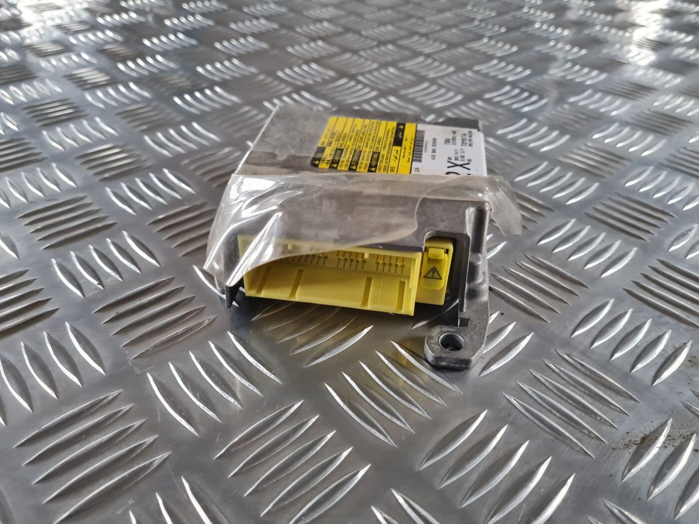 Drošības spilvena vadības bloks priekš TOYOTA AVENSIS 2007 3 Drošības spilvena vadības bloks priekš TOYOTA AVENSIS 2007