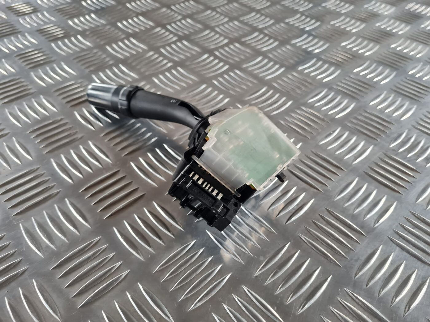 Stikla tīrītāja slēdzis priekš TOYOTA AVENSIS 2007 4 Stikla tīrītāja slēdzis priekš TOYOTA AVENSIS 2007