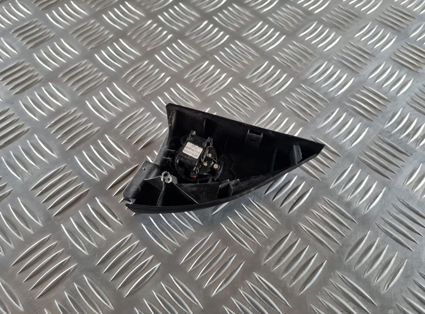 Durvju spoguļa apdares uzlika salonā (ar skaļruni) priekš TOYOTA AVENSIS 2007 2 Durvju spoguļa apdares uzlika salonā (ar skaļruni) priekš TOYOTA AVENSIS 2007