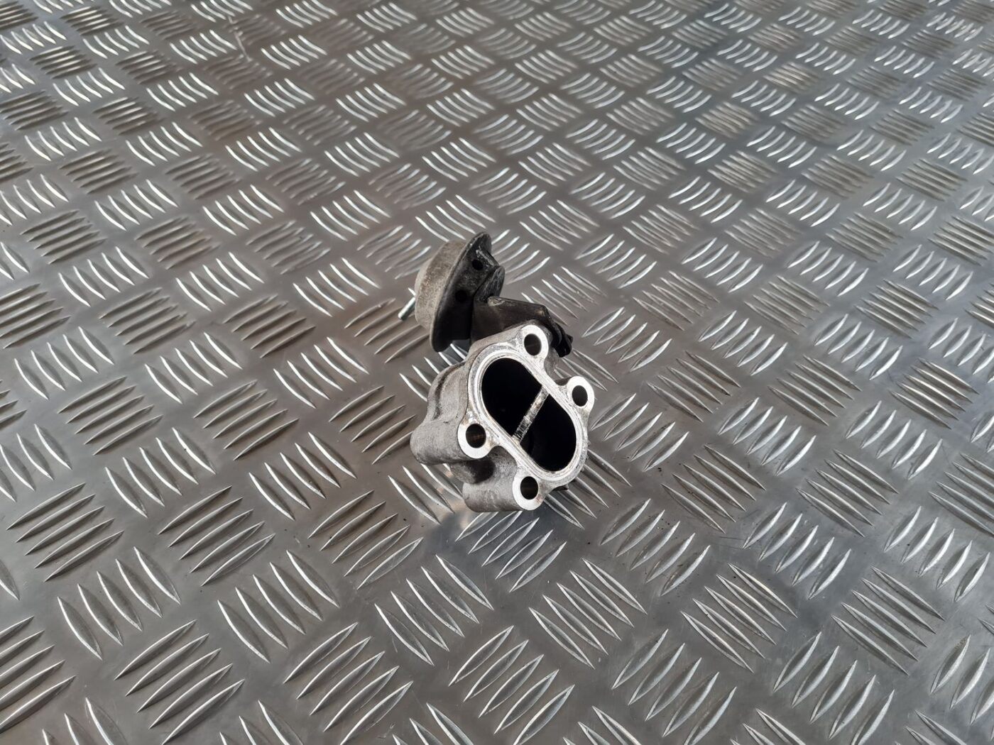 EGR vārsts priekš TOYOTA AVENSIS 2007 1 EGR vārsts priekš TOYOTA AVENSIS 2007