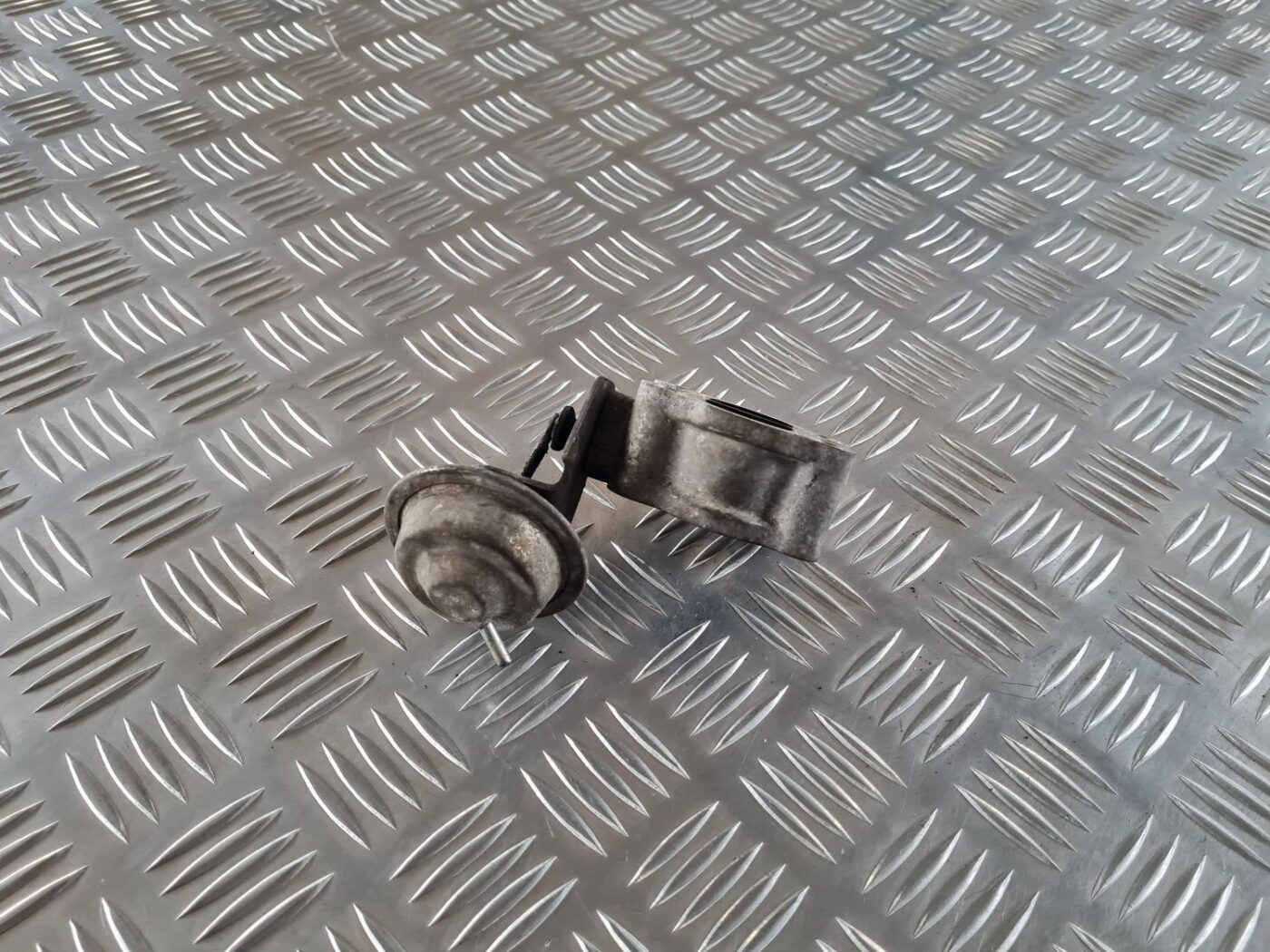 EGR vārsts priekš TOYOTA AVENSIS 2007 2 EGR vārsts priekš TOYOTA AVENSIS 2007