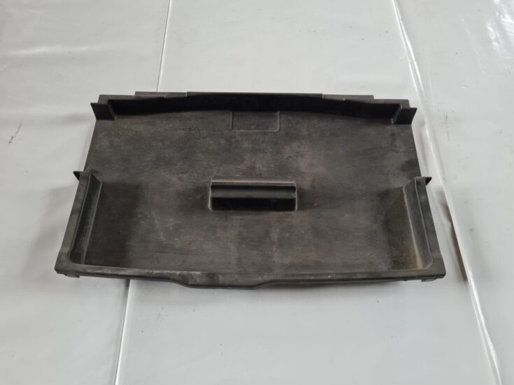 Bagāžnieka nodalījuma instrumentu ieliktnis priekš TOYOTA AVENSIS 2007