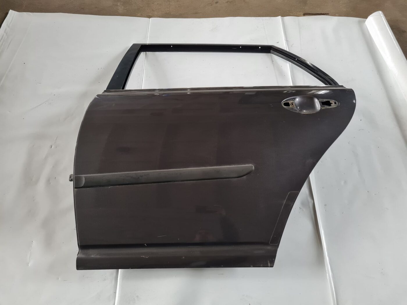 Aizmugurējās kreisās durvis priekš TOYOTA AVENSIS 2007 1 Aizmugurējās kreisās durvis priekš TOYOTA AVENSIS 2007