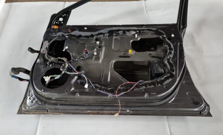 Priekšējās labās durvis priekš TOYOTA AVENSIS 2007