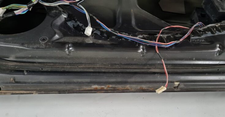 Priekšējās labās durvis priekš TOYOTA AVENSIS 2007