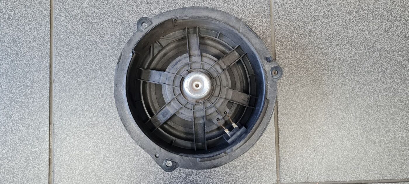 Durvju skaļrunis, apakšā priekš AUDI A6 2012-2016 5 Durvju skaļrunis, apakšā priekš AUDI A6 2012-2016