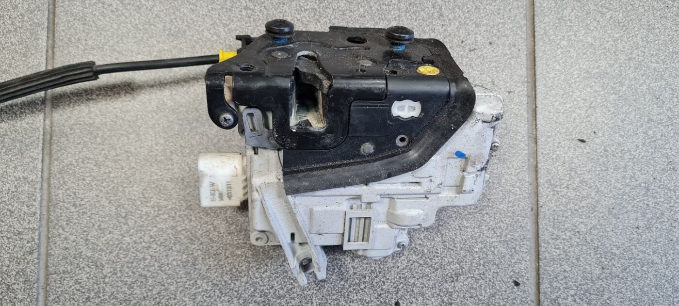 Aizmugurējo kreiso durvju slēdzene priekš AUDI A6 2012-2016 6 Aizmugurējo kreiso durvju slēdzene priekš AUDI A6 2012-2016