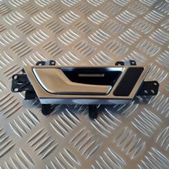 Salona durvju rokturis, aizmugures kreisais priekš AUDI A6 2008