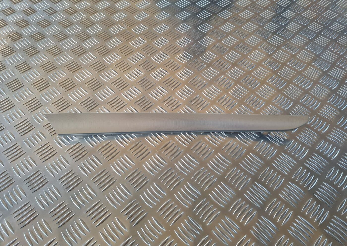 Durvju apdares uzlika priekš AUDI A6 2008 1 Durvju apdares uzlika priekš AUDI A6 2008