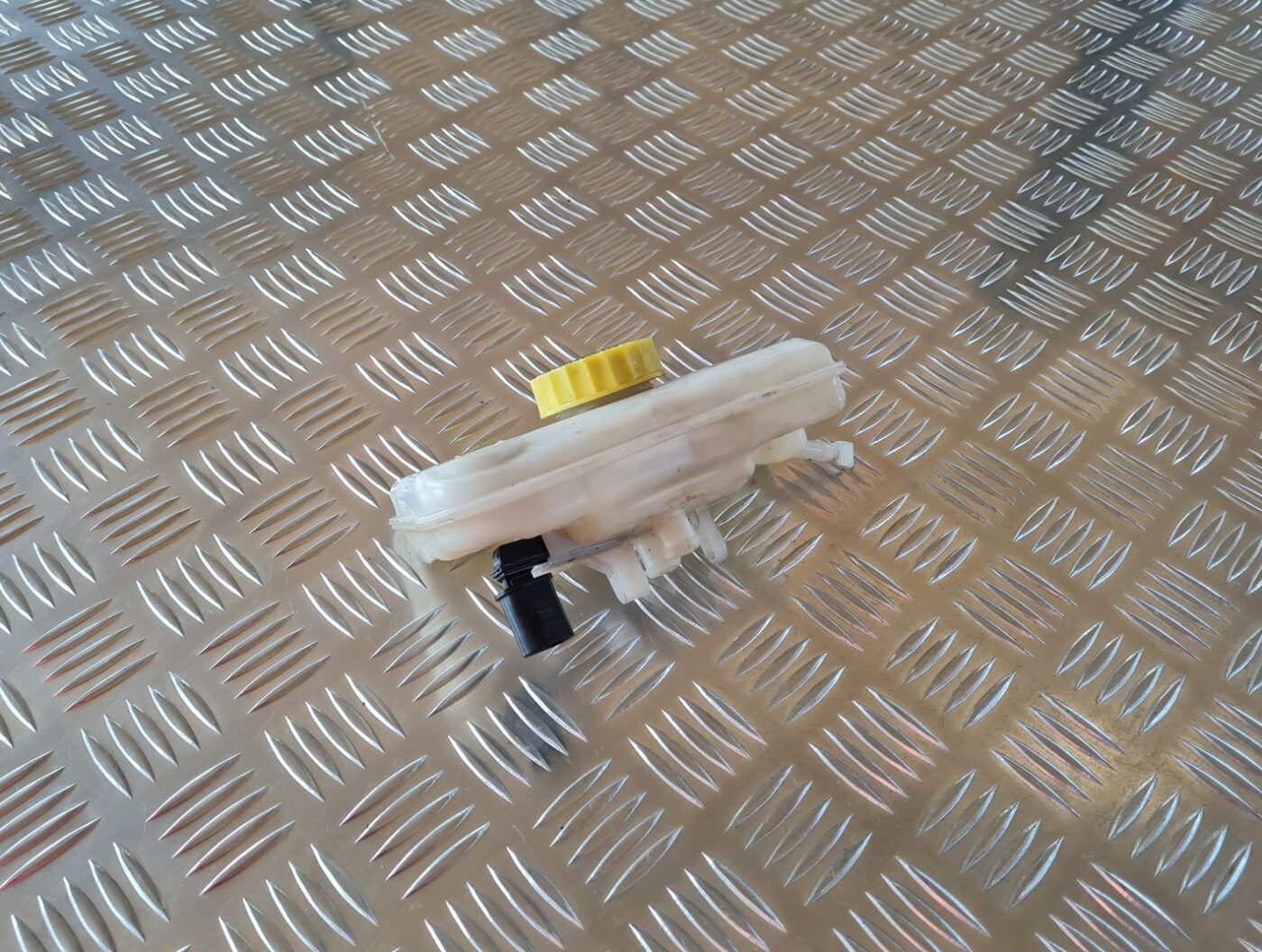 Bremžu šķidruma tvertne priekš AUDI A6 2008 1 Bremžu šķidruma tvertne priekš AUDI A6 2008