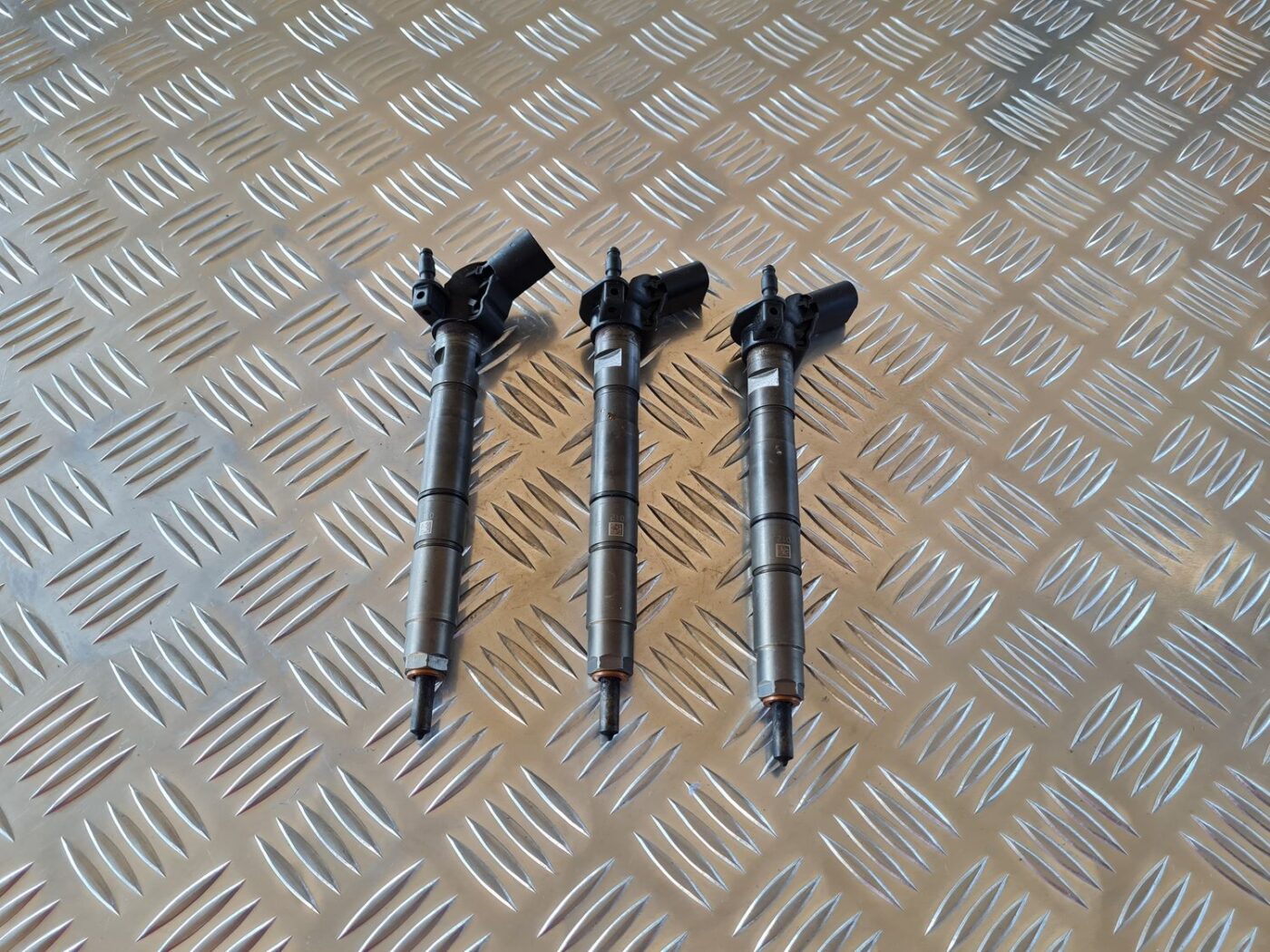 Degvielas smidzinātājs priekš AUDI A6 AVANT 2006 S-LINE 1 Degvielas smidzinātājs priekš AUDI A6 AVANT 2006 S-LINE