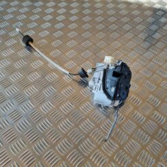 Priekšējo kreiso durvju slēdzene priekš AUDI A6 2008