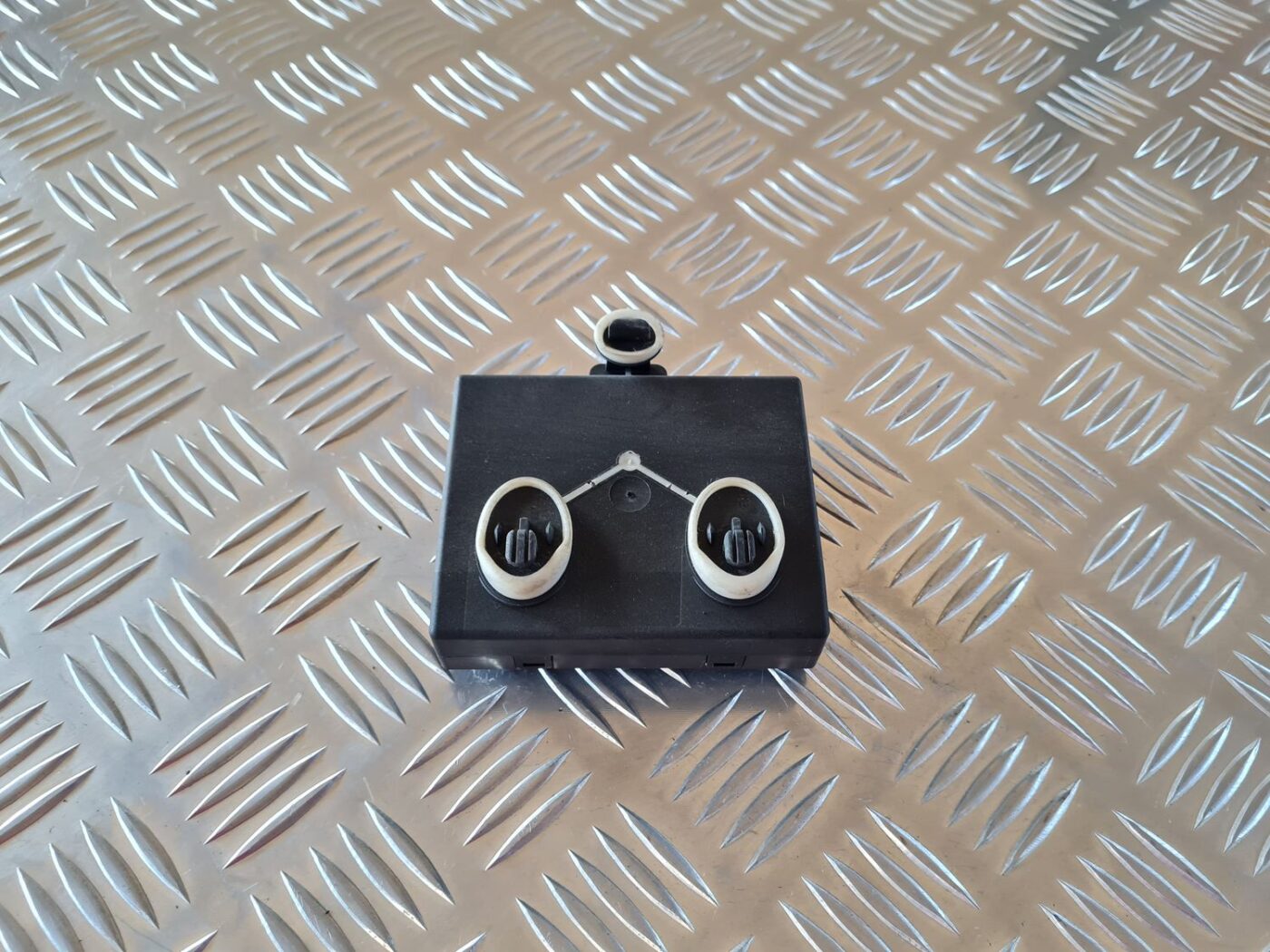 Aizmugurējo kreiso durvju vadības bloks priekš AUDI A6 2008 3 Aizmugurējo kreiso durvju vadības bloks priekš AUDI A6 2008