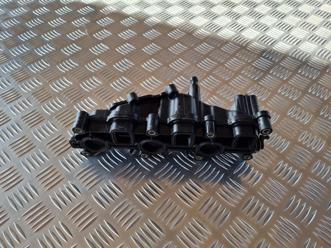 Ieplūdes kolektors priekš AUDI A6 2008 1 Ieplūdes kolektors priekš AUDI A6 2008