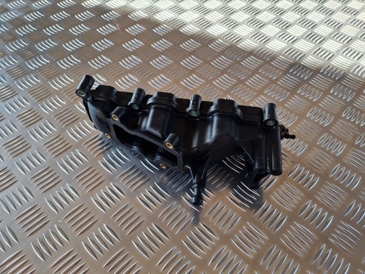 Ieplūdes kolektors priekš AUDI A6 2008 1 Ieplūdes kolektors priekš AUDI A6 2008