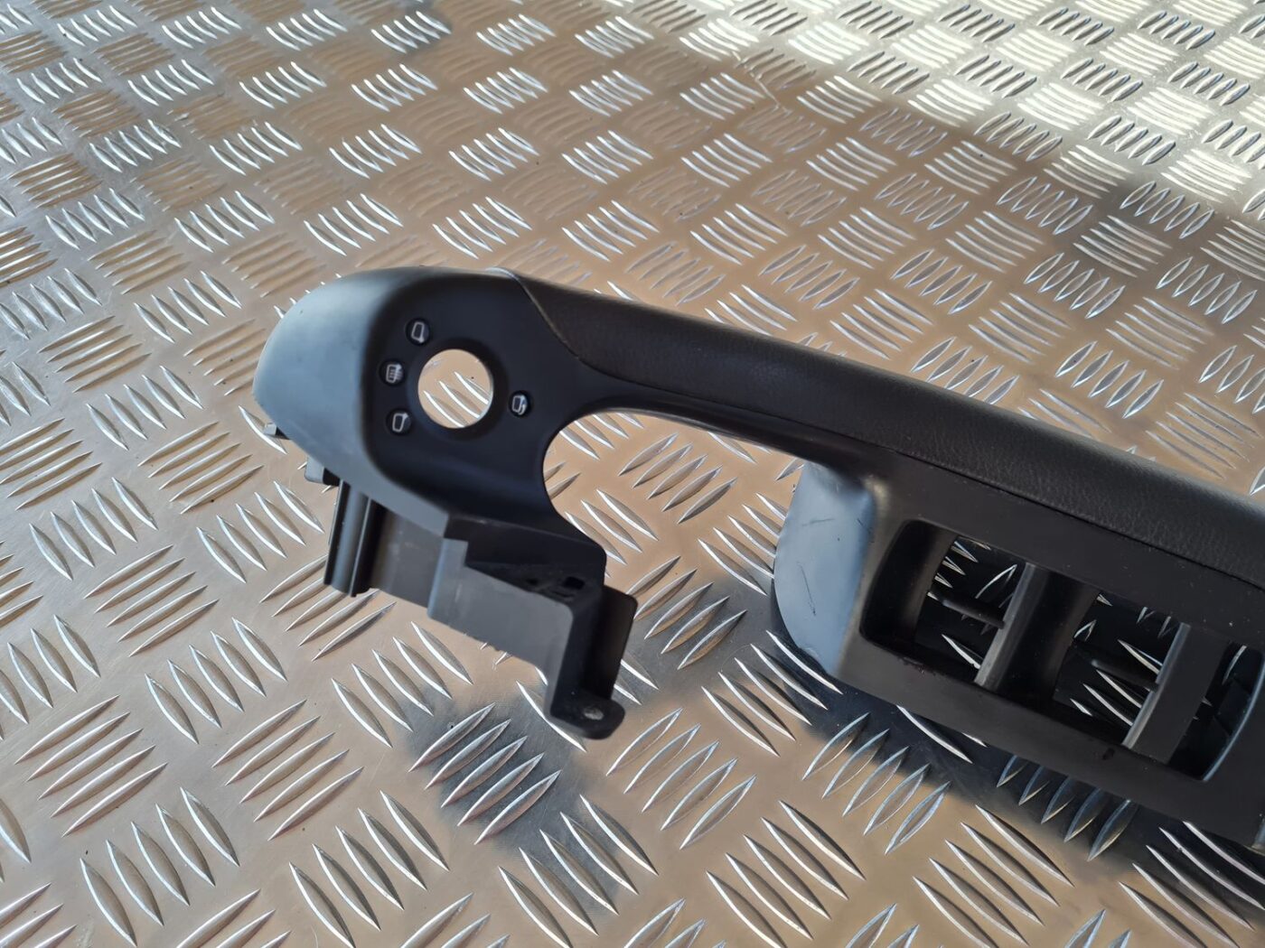 Priekšējo kreiso durvju apdare priekš AUDI A6 2008 2 Priekšējo kreiso durvju apdare priekš AUDI A6 2008