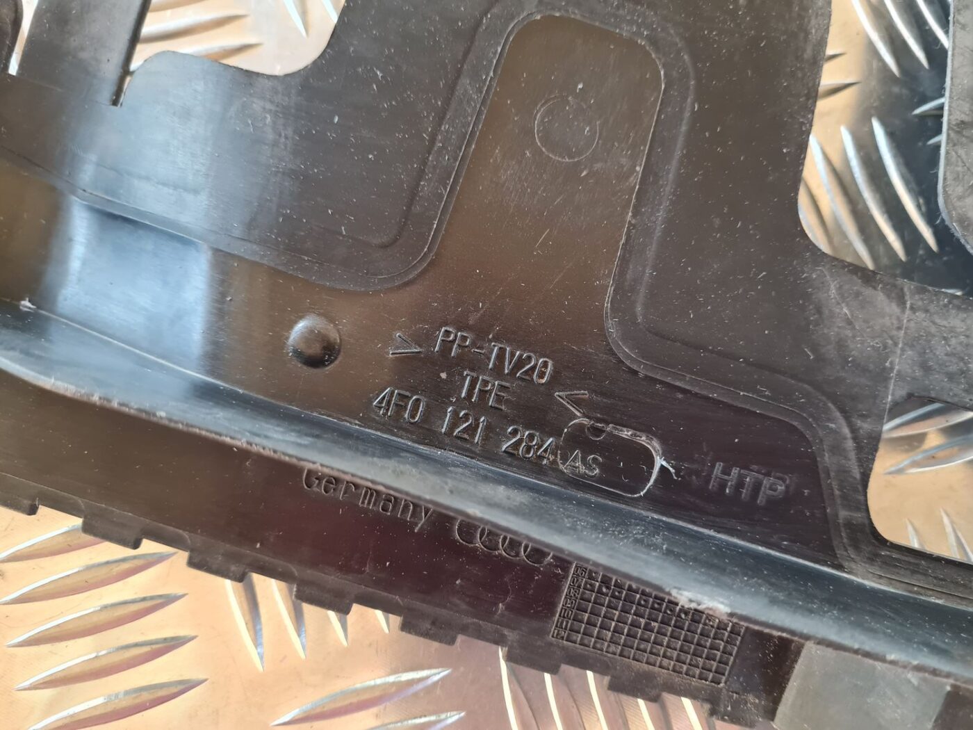 Ieplūdes gaisa deflektors/Difuzors priekš AUDI A6 2008 3 Ieplūdes gaisa deflektors/Difuzors priekš AUDI A6 2008