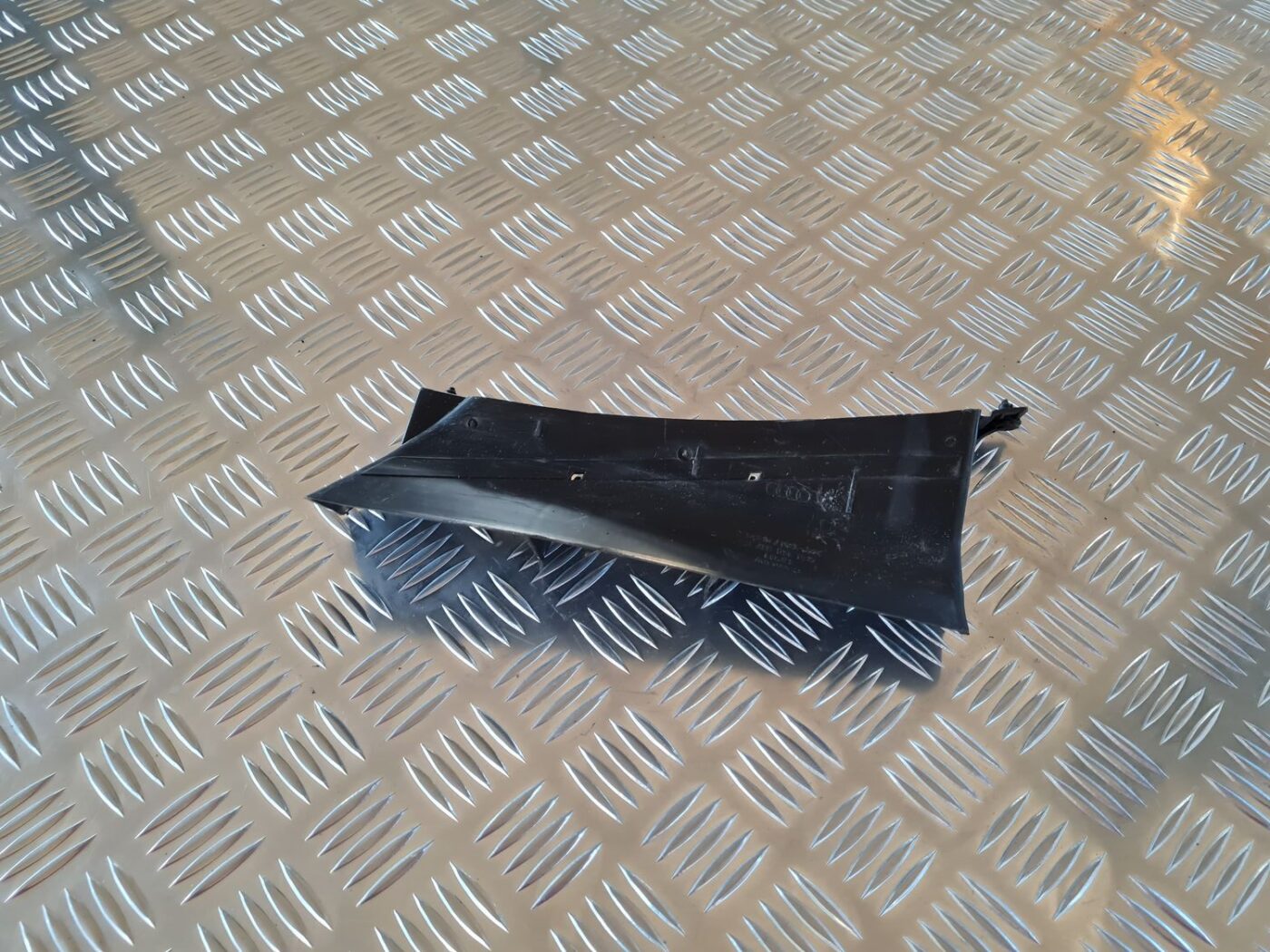 Ieplūdes gaisa deflektors/Difuzors priekš AUDI A6 2008 1 Ieplūdes gaisa deflektors/Difuzors priekš AUDI A6 2008