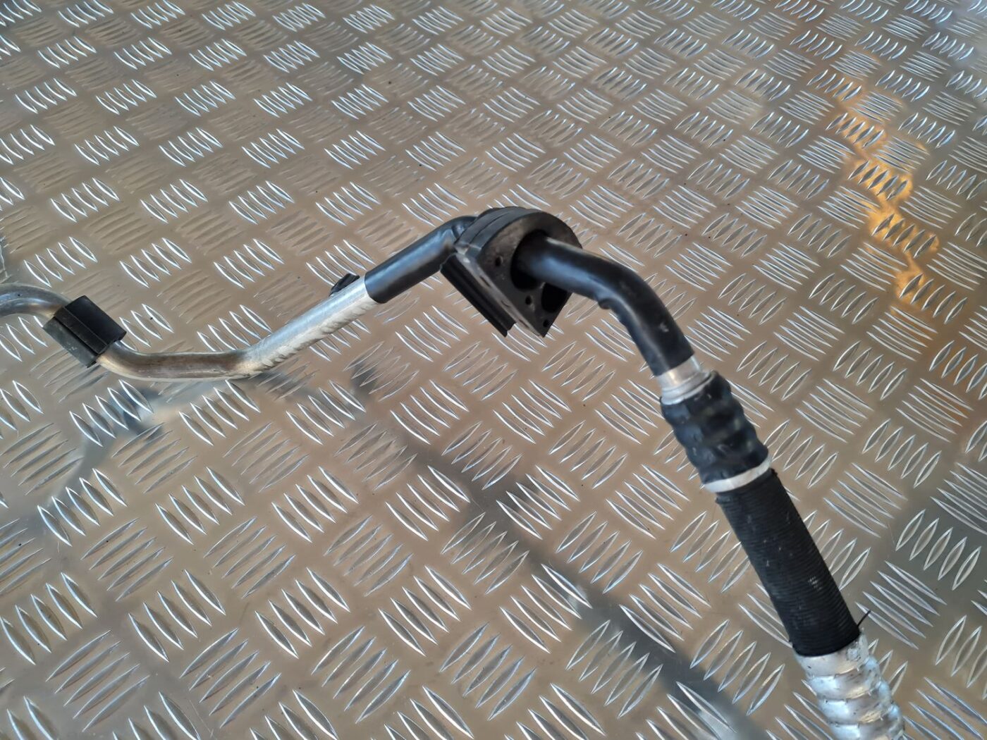 Gaisa kondicioniera galvenā caurule priekš AUDI A6 2008 4 Gaisa kondicioniera galvenā caurule priekš AUDI A6 2008