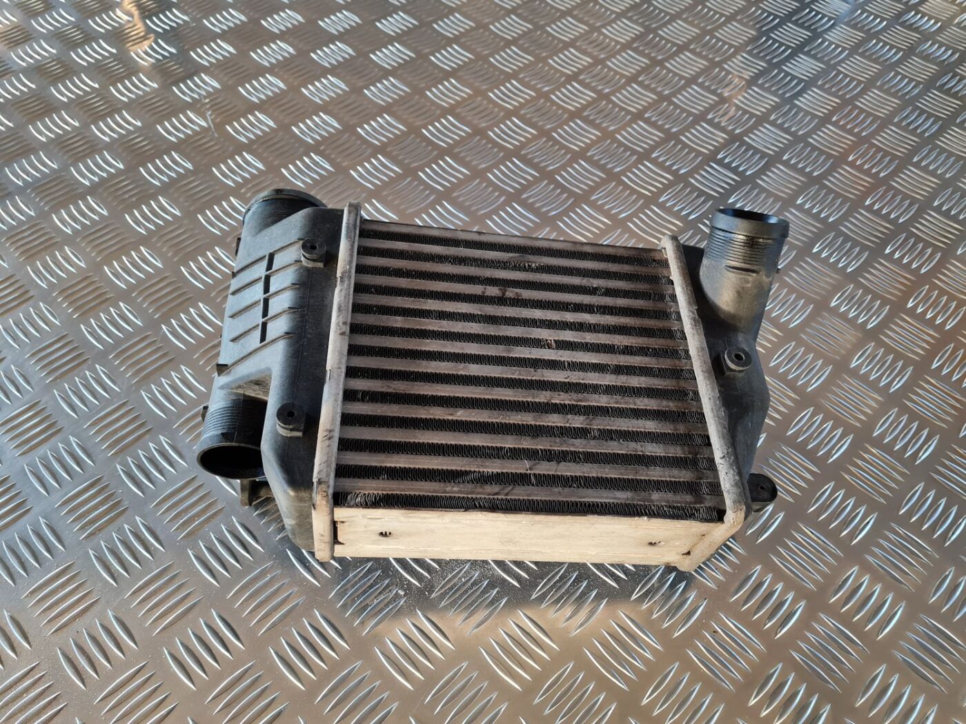 Interkūleris priekš AUDI A6 2008 3 Interkūleris priekš AUDI A6 2008