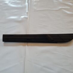 Aizmugurējo kreiso durvju moldings priekš AUDI A6 2008