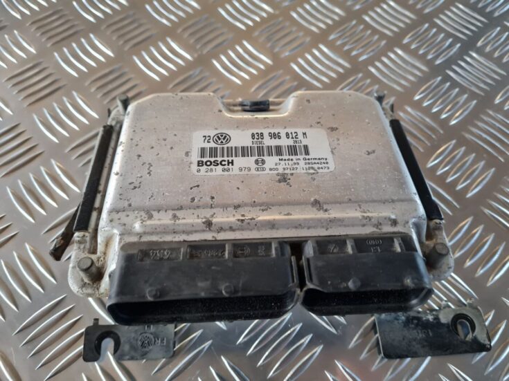 Dzinēja vadības bloks priekš VW GOLF IV 1999